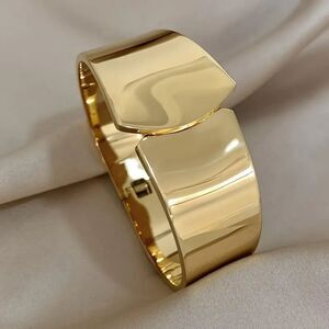 "Rachel" Minimalist 18K Gold Chunky Bangle Bracelet | Quiet, Versatile Luxury